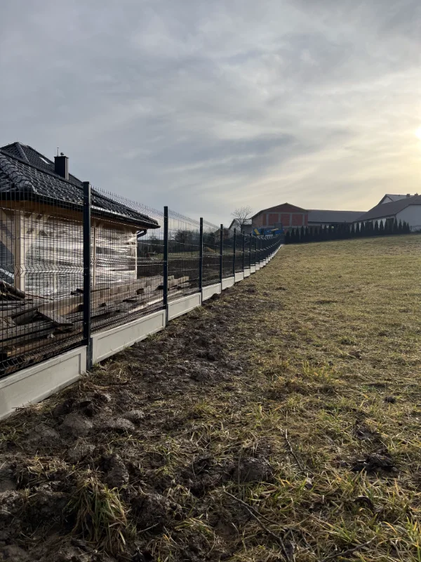 montaż ogrodzeń panelowych